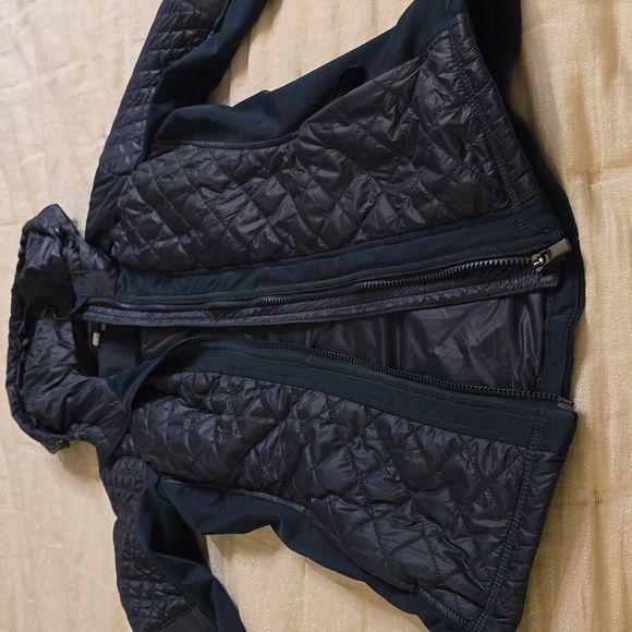 Athleta Women's Dark Green Quilted Puffer Jacket - Picture 10 of 16